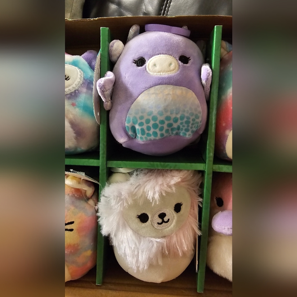 Original SquishMallows Holiday Tie Dye Set Of 8 New in Box - Picture 5 of 16